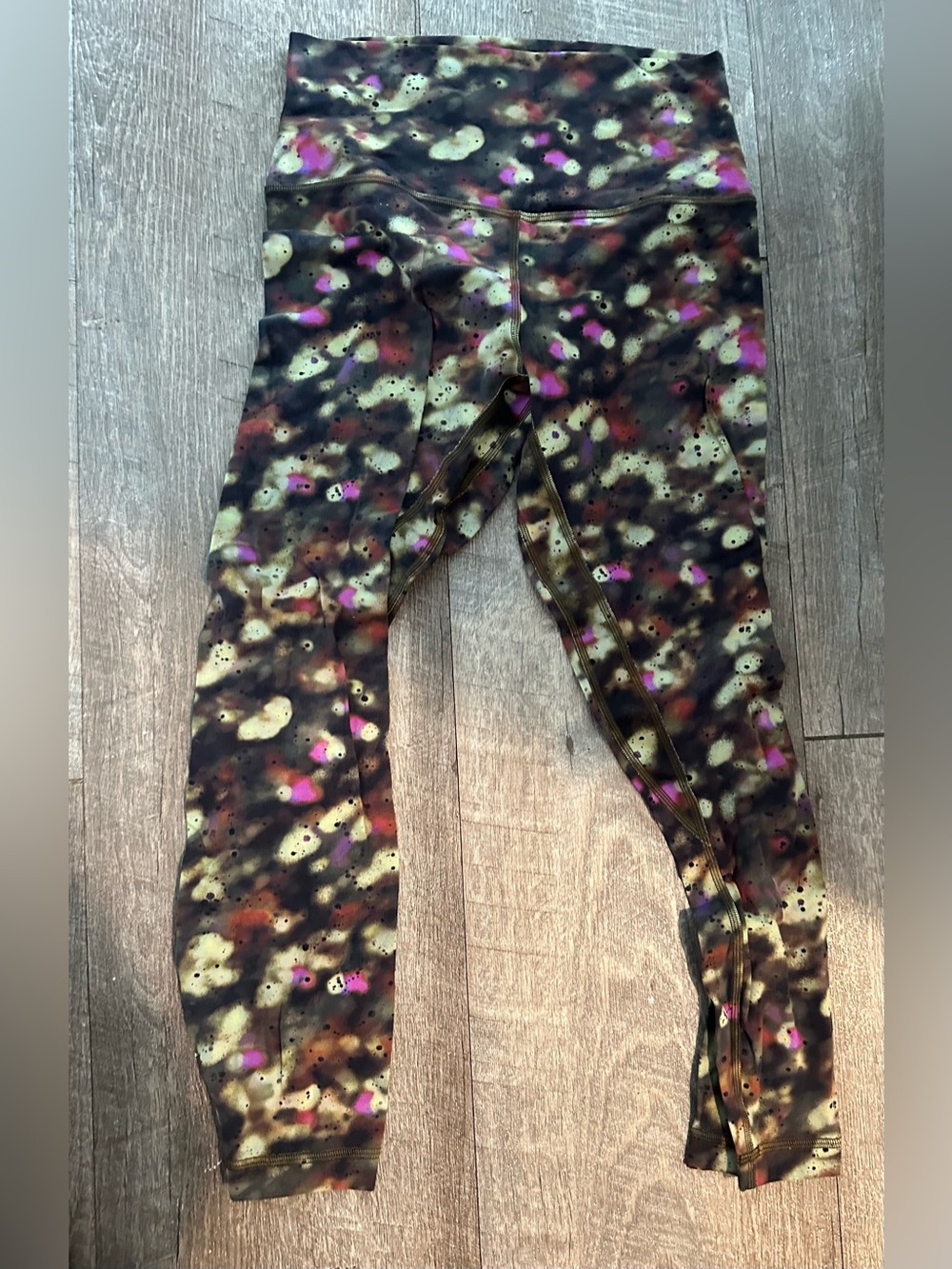Lululemon women’s Active Leggings Capri in Olive Multi buttery soft size 4